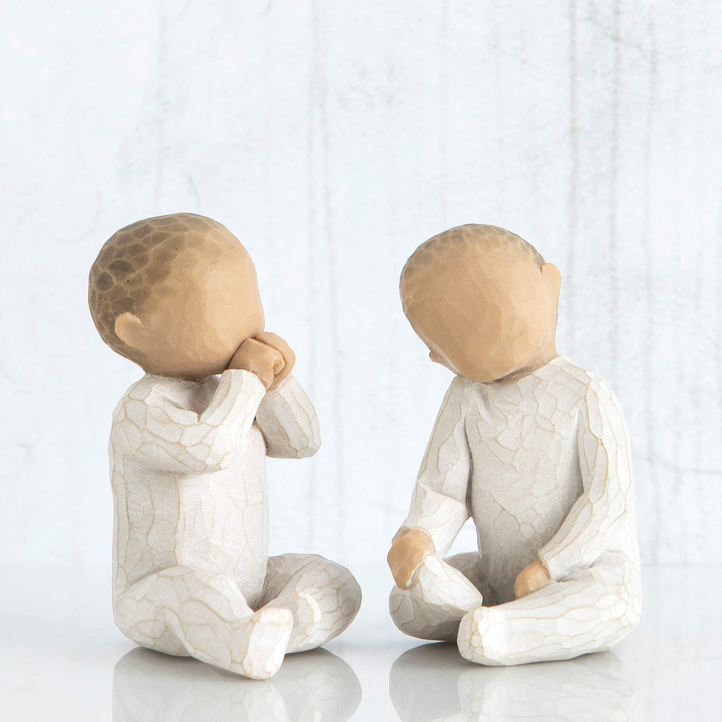 Willow Tree 彫刻 フィギュア 家族　出産祝い Amazon.com: Willow Tree Two Together, Sculpted Hand-Painted Figure